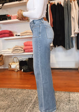 Load image into Gallery viewer, Daisy Patch Pocket Wide Leg Jean
