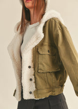Load image into Gallery viewer, Denim Sherpa Detailed Jacket (2 Colors)
