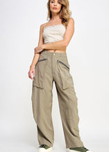 Load image into Gallery viewer, Harlem Loose Fit Utility Pant
