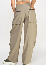 Load image into Gallery viewer, Harlem Loose Fit Utility Pant

