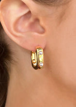 Load image into Gallery viewer, Leva Pearl Studded Huggie Square Hoop
