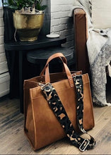 Load image into Gallery viewer, Campbell Tote (3 Colors)

