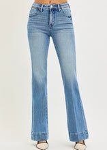 Load image into Gallery viewer, The Khloe Tummy Control Flare Jean
