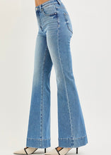 Load image into Gallery viewer, The Khloe Tummy Control Flare Jean
