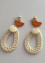 Load image into Gallery viewer, Wooden Rattan Vintage Earrings
