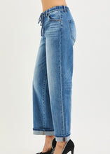 Load image into Gallery viewer, The Rachel Elastic Band Ankle Boyfriend Jean
