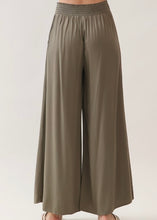 Load image into Gallery viewer, Lily Smocked Waist Wide Leg Pant
