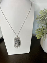 Load image into Gallery viewer, Pendant Necklace ( 2 Colors)
