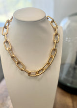 Load image into Gallery viewer, Bold Chain Necklace (2 Colors)
